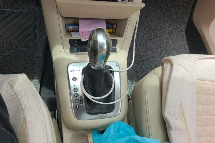 Used Volkswagen Tiguan 2012 1.8TSI Automatic All-Wheel Drive Elite Edition Gear Lever