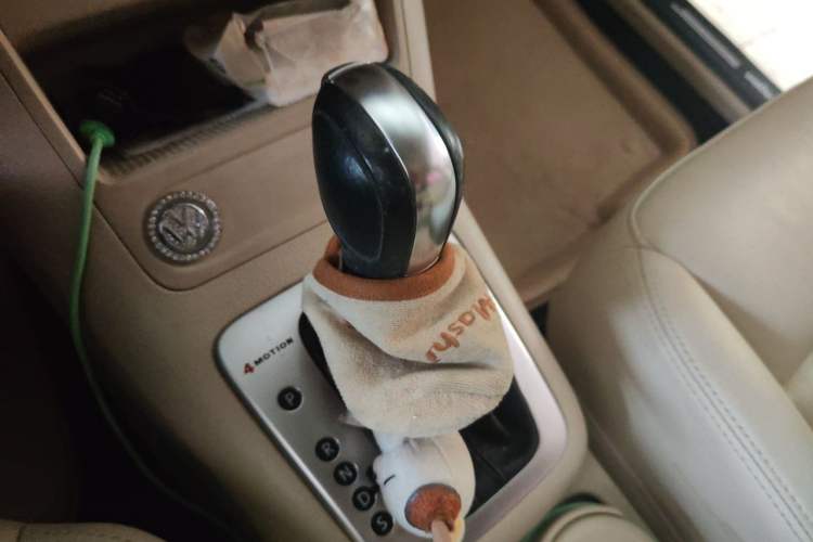 Used Volkswagen Tiguan 2012 2.0 TSI Automatic All-Wheel Drive Elite Edition Gear Lever