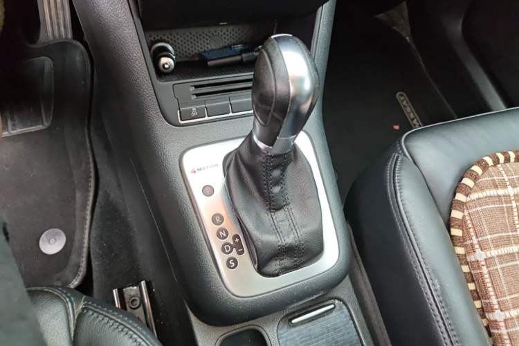 Used Volkswagen Tiguan 2012 1.8TSI Automatic All-Wheel Drive Elite Edition Gear Lever