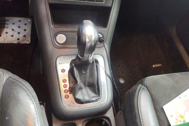 Used Volkswagen Tiguan 2012 2.0 TSI Automatic All-Wheel Drive Flagship Edition Gear Lever