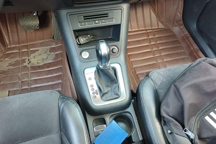 Used Volkswagen Tiguan 2012 2.0 TSI Automatic All-Wheel Drive Flagship Edition Gear Lever