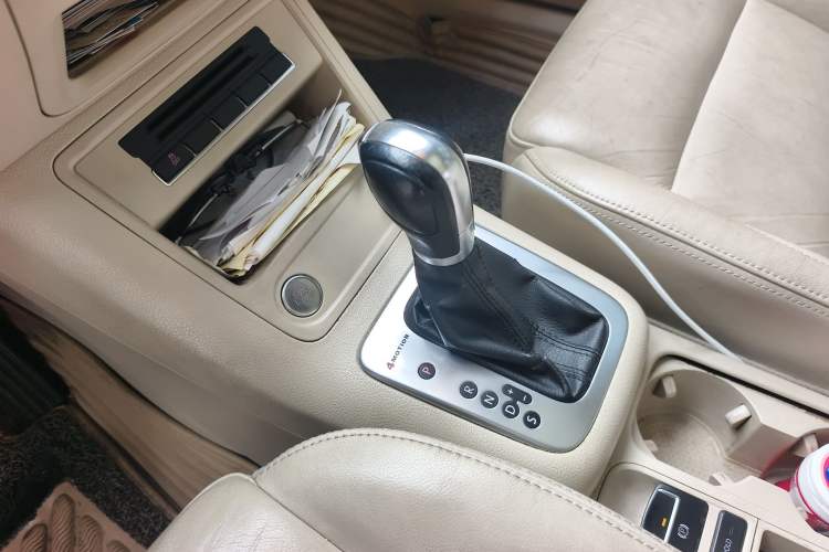 Used Volkswagen Tiguan 2012 2.0 TSI Automatic All-Wheel Drive Elite Edition Gear Lever