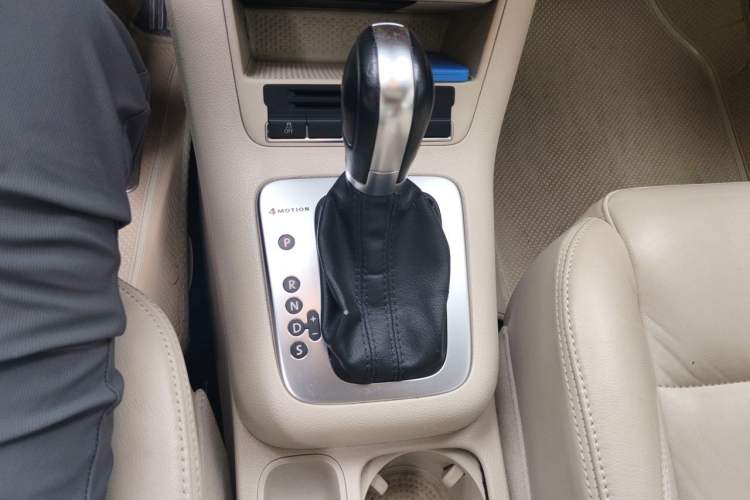 Used Volkswagen Tiguan 2012 1.8TSI Automatic All-Wheel Drive Elite Edition Gear Lever