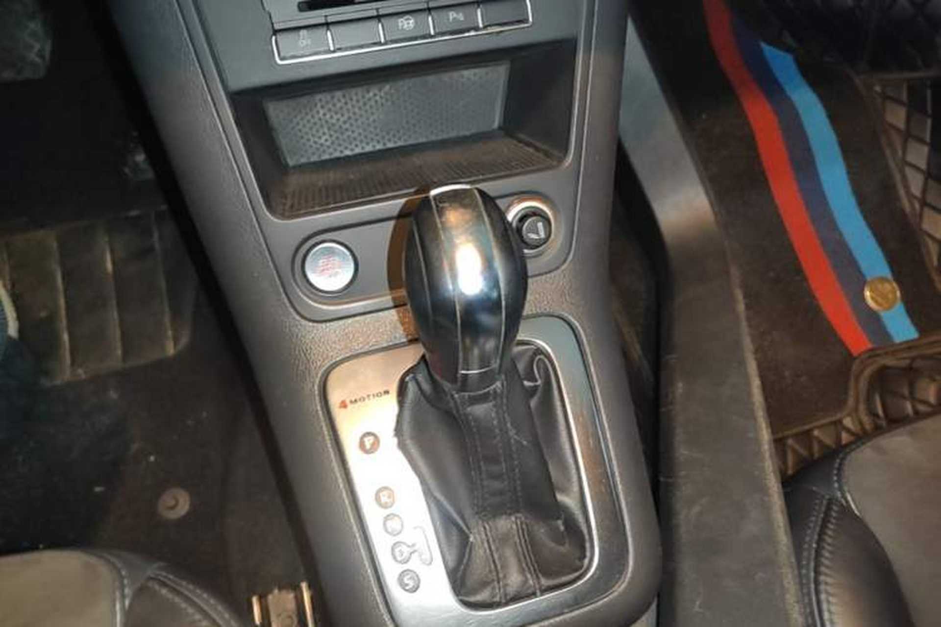 Used Volkswagen Tiguan 2012 2.0 TSI Automatic All-Wheel Drive Flagship Edition Gear Lever