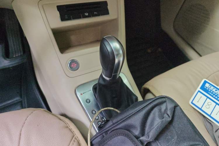 Used Volkswagen Tiguan 2012 2.0 TSI Automatic All-Wheel Drive Flagship Edition Gear Lever