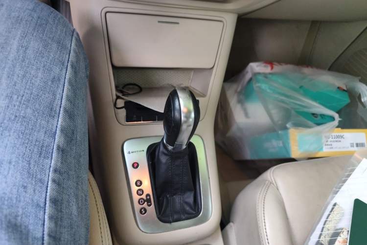 Used Volkswagen Tiguan 2012 1.8TSI Automatic All-Wheel Drive Elite Edition Gear Lever