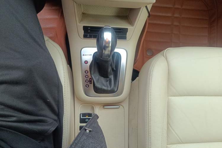 Used Volkswagen Tiguan 2012 1.8TSI Automatic Two-Wheel Drive Elite Edition Gear Lever
