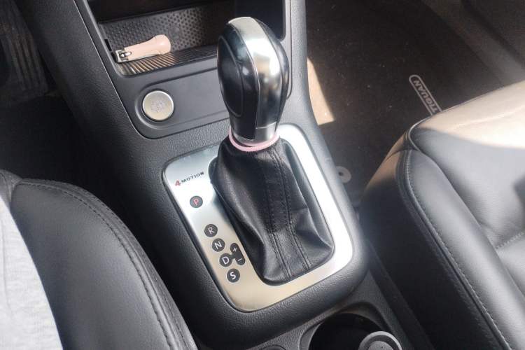 Used Volkswagen Tiguan 2012 2.0 TSI Automatic All-Wheel Drive Elite Edition Gear Lever