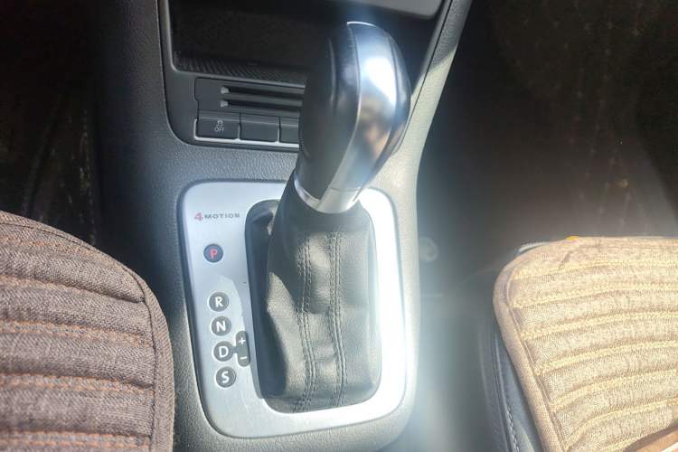 Used Volkswagen Tiguan 2012 1.8TSI Automatic All-Wheel Drive Elite Edition Gear Lever