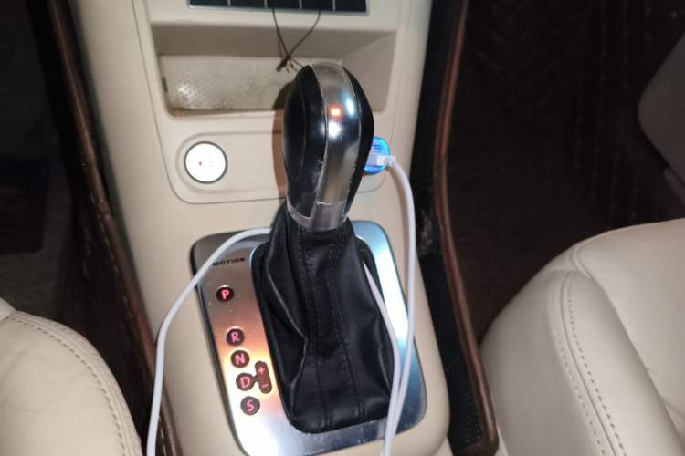 Used Volkswagen Tiguan 2012 2.0 TSI Automatic All-Wheel Drive Elite Edition Gear Lever