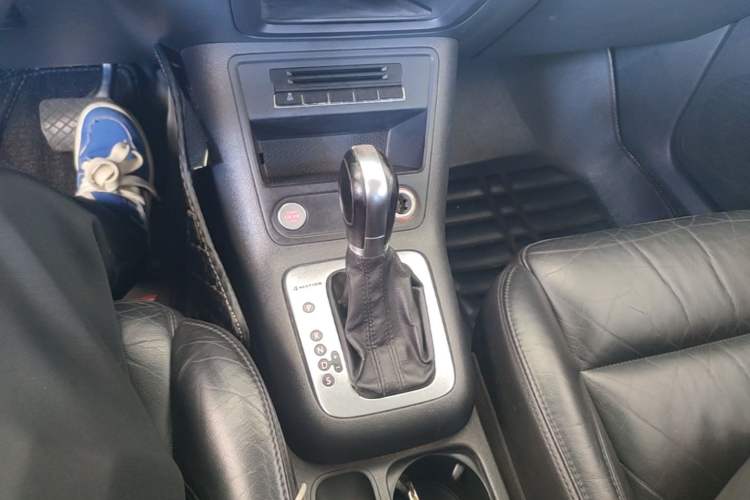 Used Volkswagen Tiguan 2012 1.8TSI Automatic All-Wheel Drive Elite Edition Gear Lever
