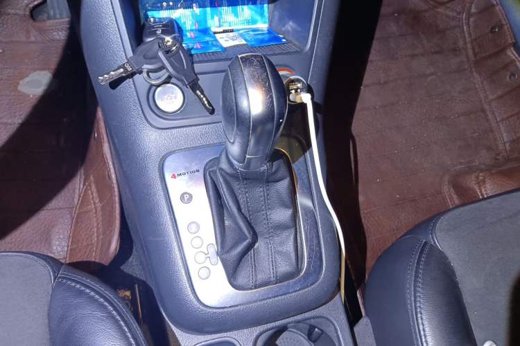 Used Volkswagen Tiguan 2012 2.0 TSI Automatic All-Wheel Drive Flagship Edition Gear Lever