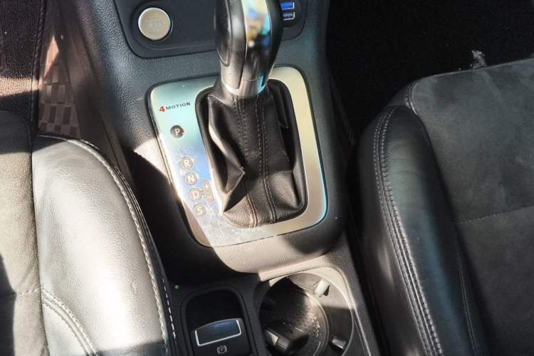 Used Volkswagen Tiguan 2012 2.0 TSI Automatic All-Wheel Drive Flagship Edition Gear Lever