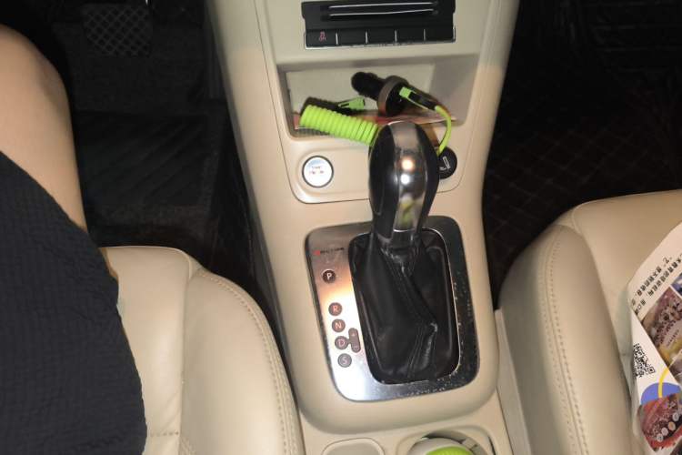 Used Volkswagen Tiguan 2012 1.8TSI Automatic All-Wheel Drive Elite Edition Gear Lever