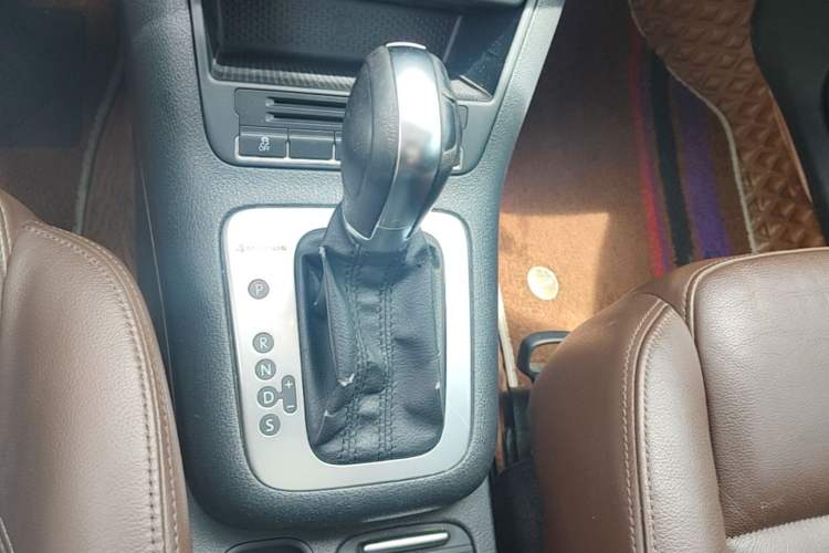 Used Volkswagen Tiguan 2012 2.0 TSI Comfort Edition Gear Lever
