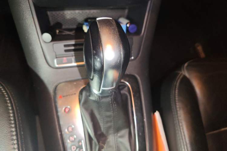 Used Volkswagen Tiguan 2012 1.8TSI Automatic All-Wheel Drive Elite Edition Gear Lever