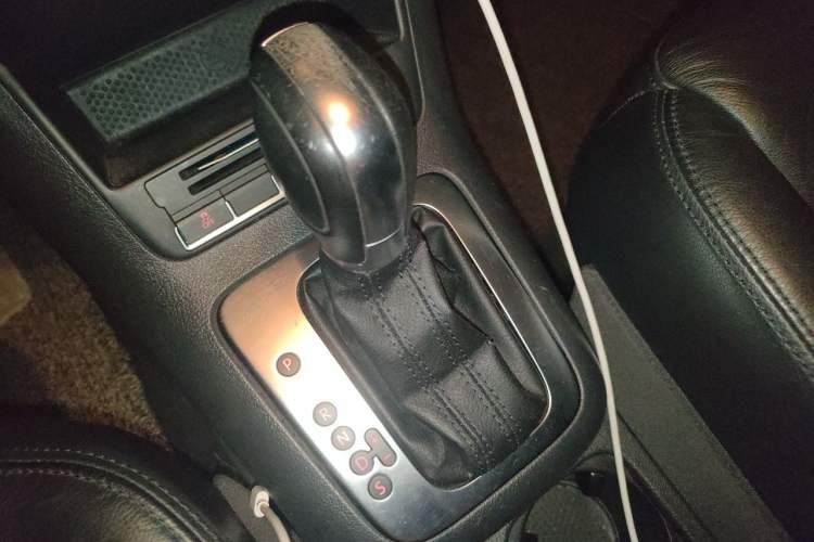 Used Volkswagen Tiguan 2012 1.8TSI Automatic Two-Wheel Drive Zhaoshi Edition Gear Lever