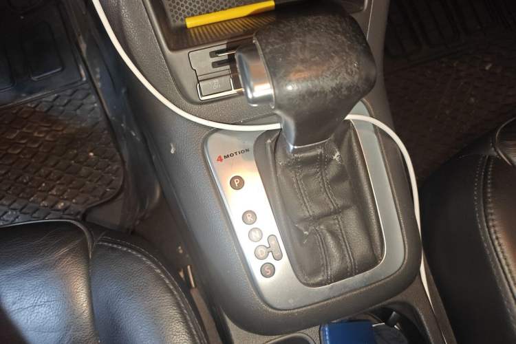 Used Volkswagen Tiguan 2012 2.0 TSI Automatic All-Wheel Drive Elite Edition Gear Lever