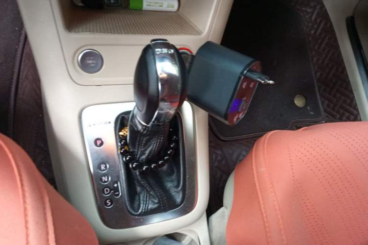 Used Volkswagen Tiguan 2012 2.0 TSI Automatic All-Wheel Drive Elite Edition Gear Lever