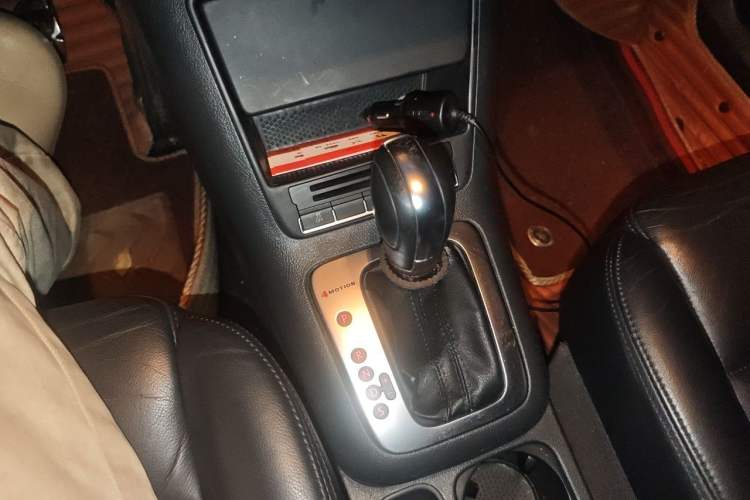Used Volkswagen Tiguan 2012 1.8TSI Automatic All-Wheel Drive Elite Edition Gear Lever