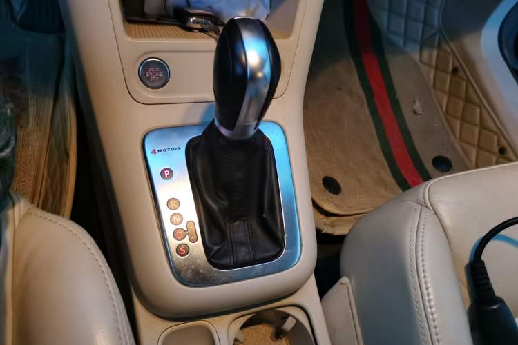 Used Volkswagen Tiguan 2012 1.8TSI Automatic All-Wheel Drive Elite Edition Gear Lever