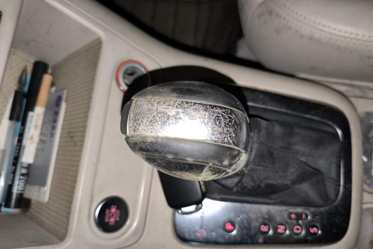 Used Volkswagen Tiguan 2012 2.0 TSI Automatic All-Wheel Drive Flagship Edition Gear Lever