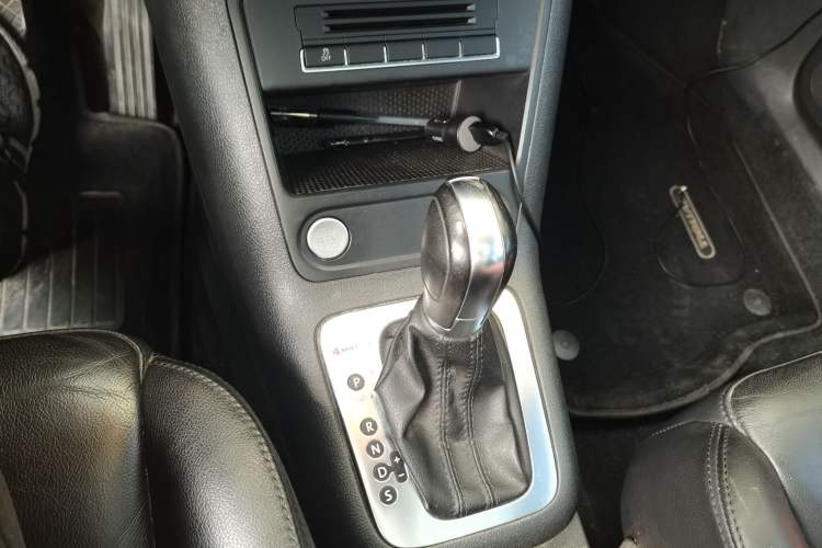 Used Volkswagen Tiguan 2012 2.0 TSI Automatic All-Wheel Drive Elite Edition Gear Lever