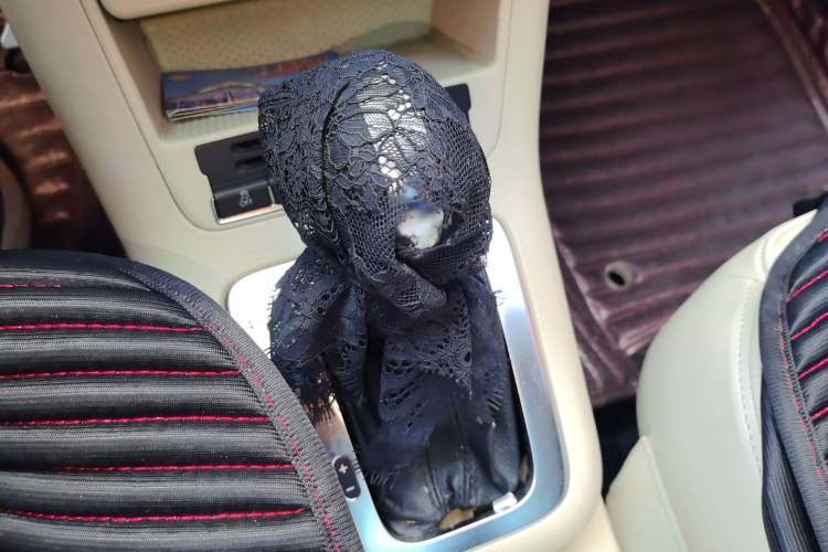 Used Volkswagen Tiguan 2012 1.8TSI Automatic All-Wheel Drive Elite Edition Gear Lever