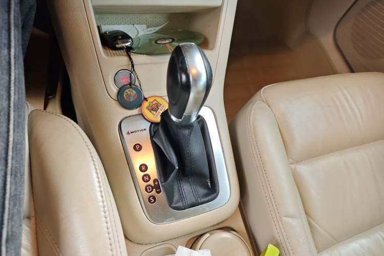 Used Volkswagen Tiguan 2012 2.0 TSI Automatic All-Wheel Drive Elite Edition Gear Lever