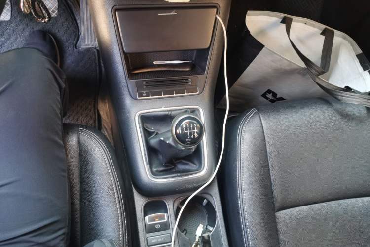 Used Volkswagen Tiguan 2012 1.4TSI Manual Two-Wheel-Drive Urban Edition Gear Lever