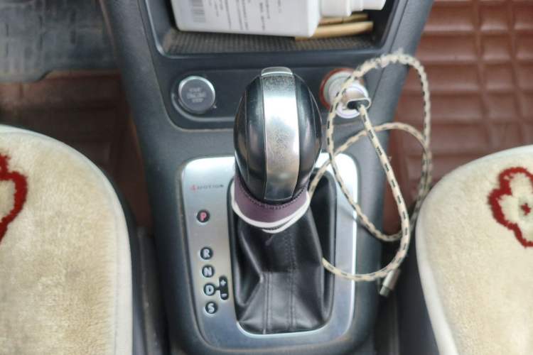 Used Volkswagen Tiguan 2012 2.0 TSI Automatic All-Wheel Drive Flagship Edition Gear Lever