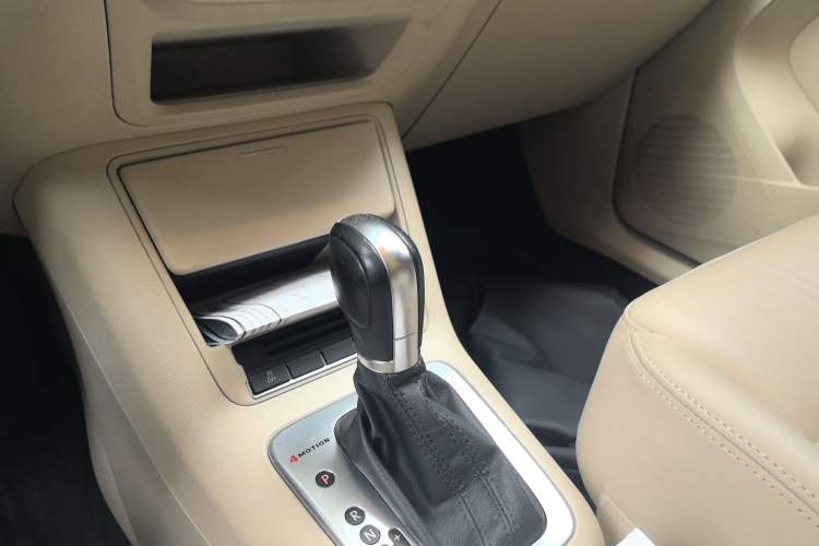 Used Volkswagen Tiguan 2012 1.8TSI Automatic All-Wheel Drive Elite Edition Gear Lever