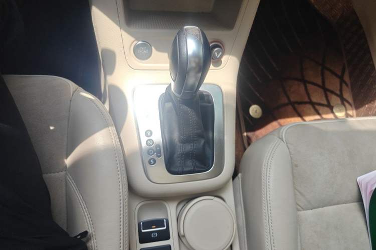Used Volkswagen Tiguan 2012 2.0 TSI Automatic All-Wheel Drive Flagship Edition Gear Lever