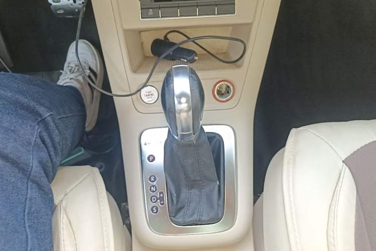 Used Volkswagen Tiguan 2012 1.8TSI Automatic All-Wheel Drive Elite Edition Gear Lever