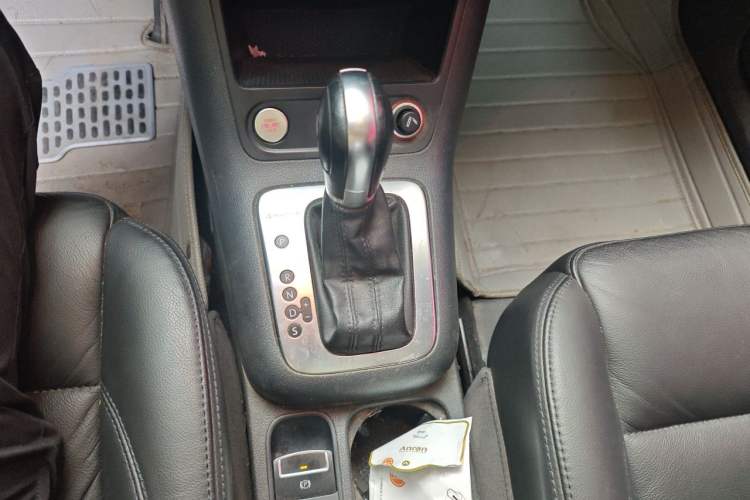 Used Volkswagen Tiguan 2012 2.0 TSI Automatic All-Wheel Drive Elite Edition Gear Lever
