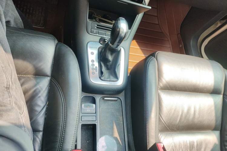 Used Volkswagen Tiguan 2012 1.8TSI Automatic All-Wheel Drive Elite Edition Gear Lever