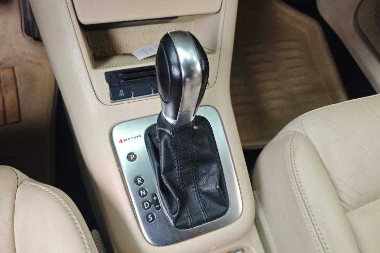 Used Volkswagen Tiguan 2012 1.8TSI Automatic All-Wheel Drive Elite Edition Gear Lever