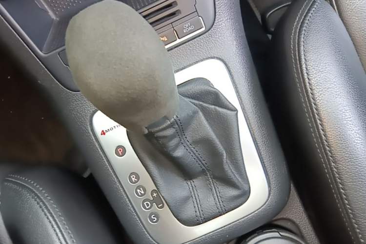 Used Volkswagen Tiguan 2012 2.0 TSI Comfort Edition Gear Lever
