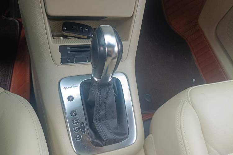 Used Volkswagen Tiguan 2012 1.8TSI Automatic All-Wheel Drive Elite Edition Gear Lever