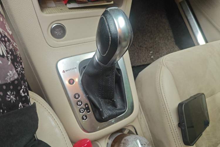 Used Volkswagen Tiguan 2012 2.0 TSI Automatic All-Wheel Drive Flagship Edition Gear Lever