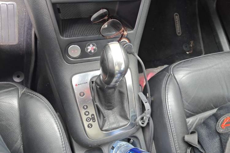 Used Volkswagen Tiguan 2012 2.0 TSI Automatic All-Wheel Drive Elite Edition Gear Lever
