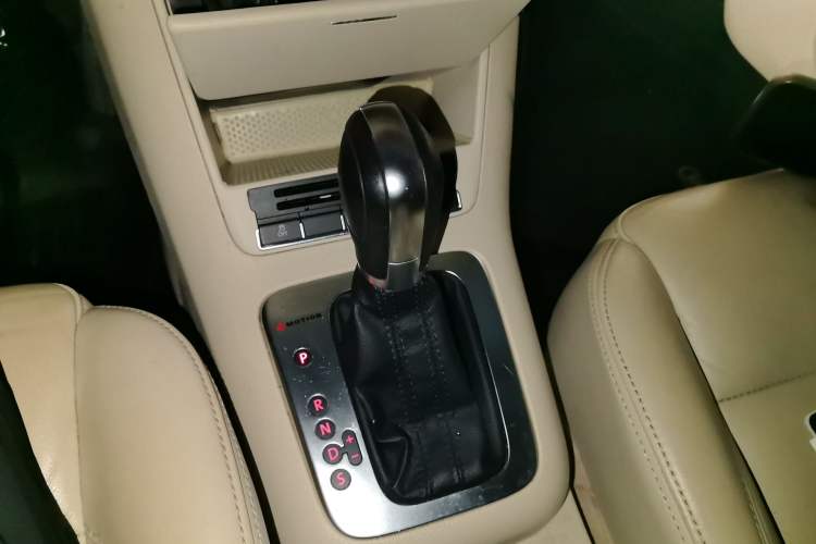 Used Volkswagen Tiguan 2012 1.8TSI Automatic All-Wheel Drive Elite Edition Gear Lever