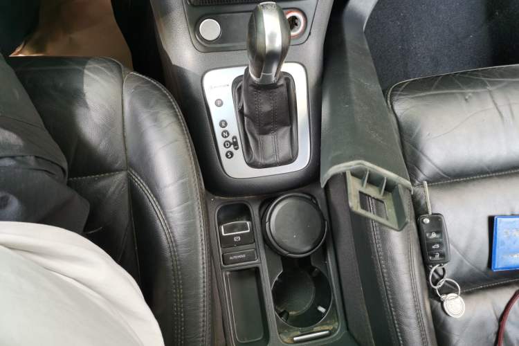 Used Volkswagen Tiguan 2012 2.0 TSI Automatic All-Wheel Drive Elite Edition Gear Lever