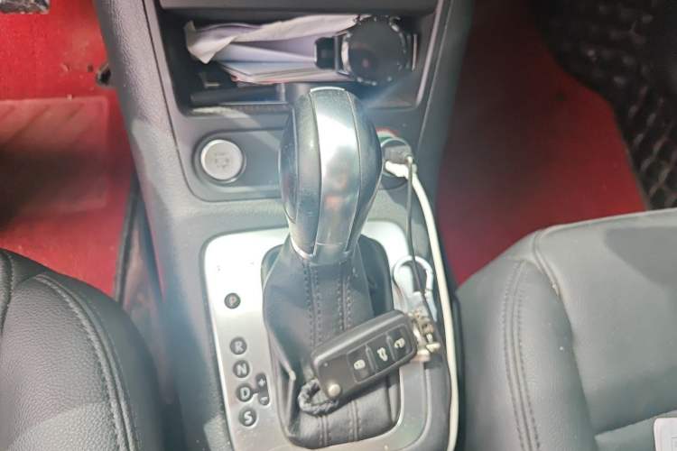 Used Volkswagen Tiguan 2012 2.0 TSI Automatic All-Wheel Drive Elite Edition Gear Lever