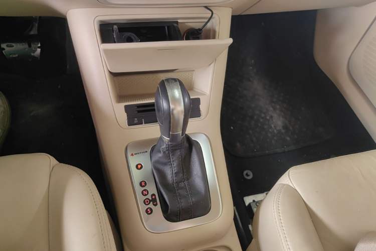 Used Volkswagen Tiguan 2012 1.8TSI Automatic All-Wheel Drive Elite Edition Gear Lever