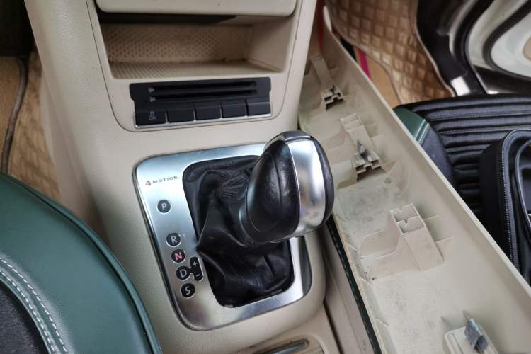 Used Volkswagen Tiguan 2012 1.8TSI Automatic All-Wheel Drive Elite Edition Gear Lever