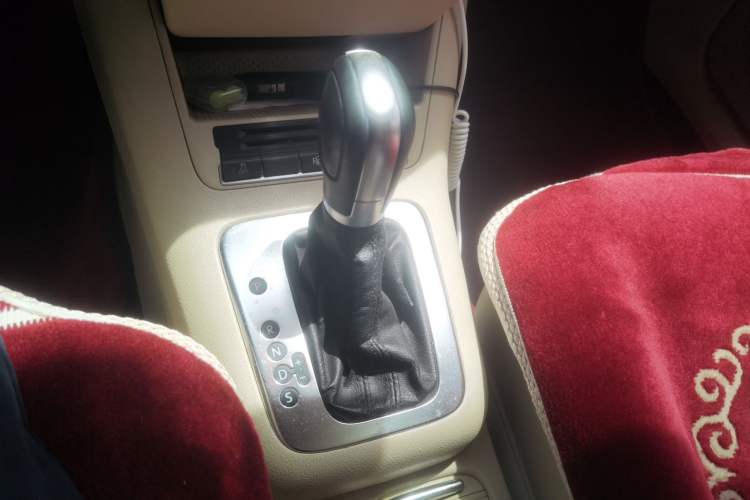 Used Volkswagen Tiguan 2012 1.8TSI Automatic Two-Wheel Drive Zhaoshi Edition Gear Lever