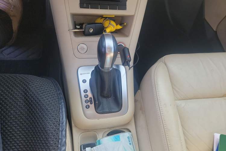 Used Volkswagen Tiguan 2012 2.0 TSI Automatic All-Wheel Drive Elite Edition Gear Lever