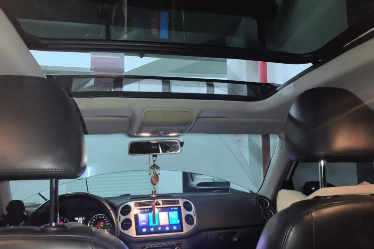 Used Volkswagen Tiguan 2012 1.8TSI Automatic Two-Wheel Drive Zhaoshi Edition Headliner