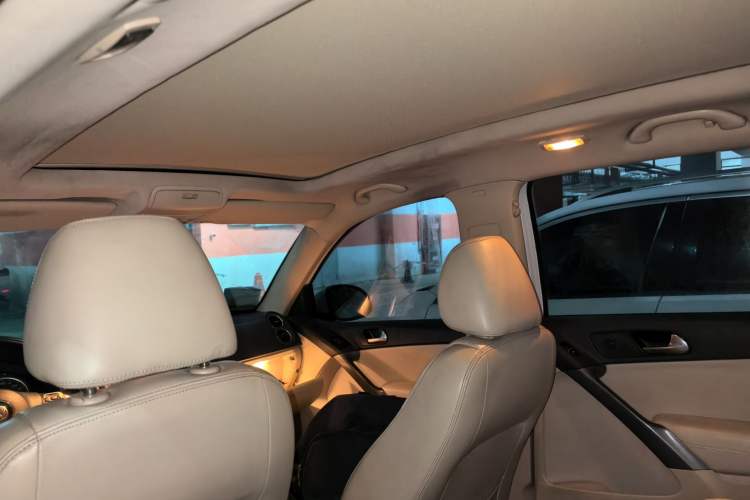 Used Volkswagen Tiguan 2012 1.8TSI Automatic Two-Wheel Drive Elite Edition Headliner